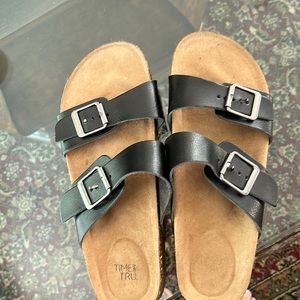 Women’s sandles size 8